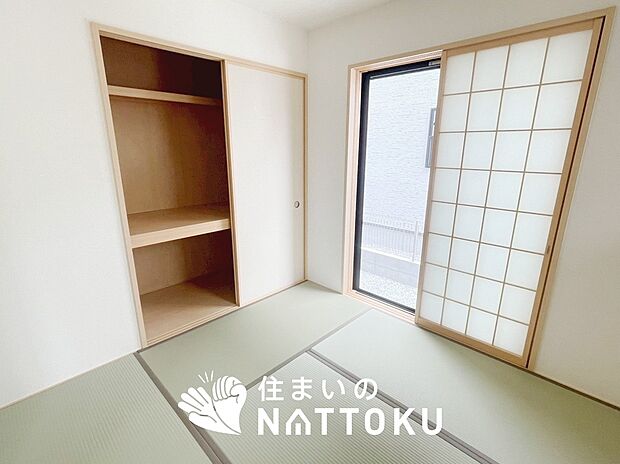 【現地写真（和室）】大壁仕様の新和室。くつろぎの空間です。