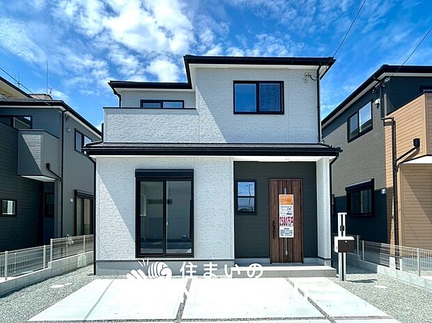 【現地写真（外観）【３号地】】雨で汚れを落とし、耐久性・耐候性に優れた外壁を使用しています。