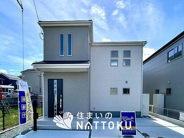 【現地写真(外観)【3号地】】軽くて火災に強い屋根材を採用し、地震時の建物への負担や揺れを軽減しています。