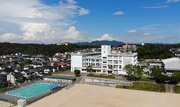 三木市立緑が丘中学校(約1,500m)