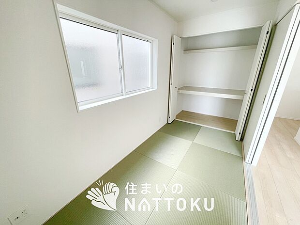 【現地写真（和室）】大壁仕様の新和室。くつろぎの空間です。