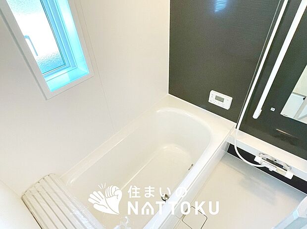 【現地写真（浴室）】浴室暖房乾燥機付き。１坪タイプで広々です。