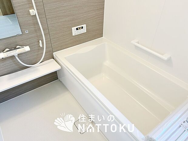 【現地写真(浴室)】浴室暖房乾燥機付き。1坪タイプで広々です。