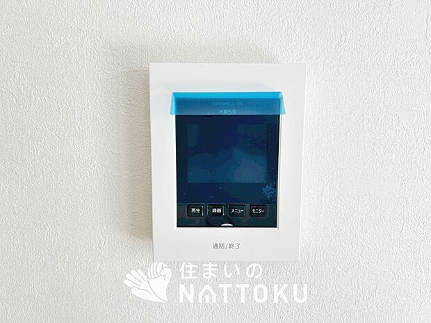【TVモニター付インターホン】来訪者を画像と音声で確認できる、防犯性に優れた安心のシステム。
スッキリしたデザインで、誰でも簡単に操作できます。