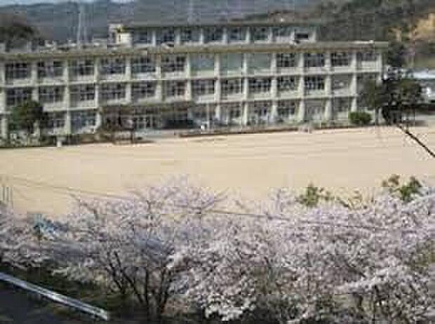 三木市立自由が丘東小学校(約790m)