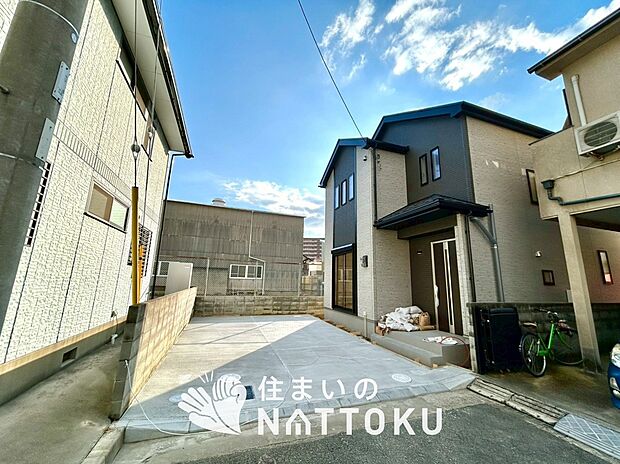 【現地写真(前道含む外観)】健康被害に配慮したもっとも安全性の高い建材を採用し、シックハウス対策をしております。