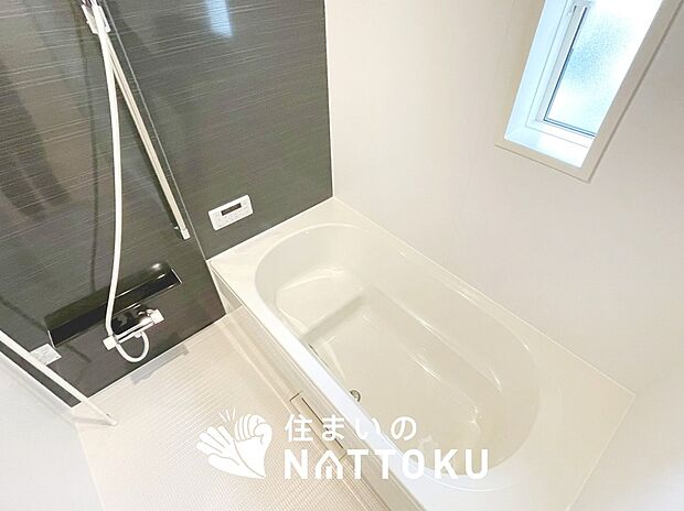 【現地写真（浴室）】浴室暖房乾燥機付き。１坪タイプで広々です。