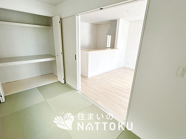 【現地写真（和室）】大壁仕様の新和室。くつろぎの空間です。