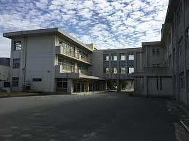 高砂市立曽根小学校（約670m）