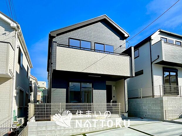 【現地写真(外観)【A号地】】雨で汚れを落とし、耐久性・耐候性に優れた外壁を使用しています。