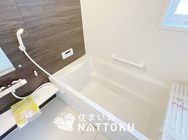 【現地写真（浴室）】浴室暖房乾燥機付き。１坪タイプで広々です。