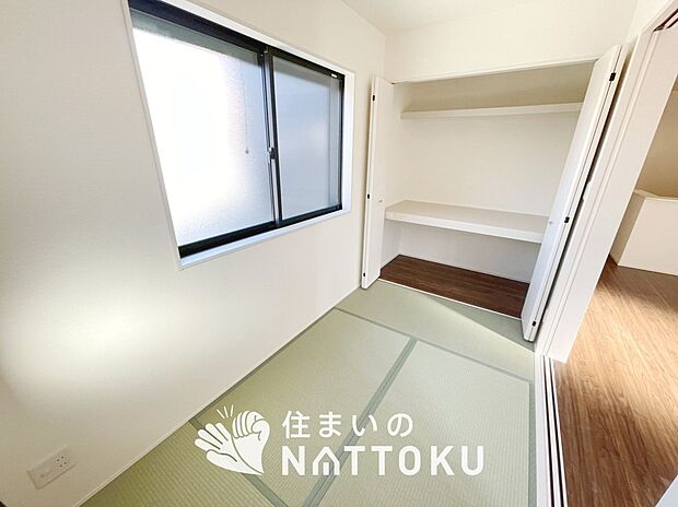 【現地写真（和室）】大壁仕様の新和室。くつろぎの空間です。