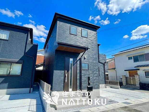 【現地写真（外観）【１号地】】雨で汚れを落とし、耐久性・耐候性に優れた外壁を使用しています。