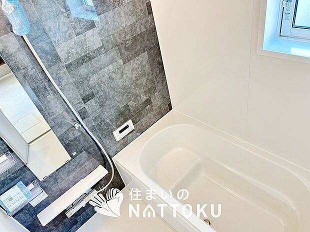 【現地写真（浴室）】浴室暖房乾燥機付き。１坪タイプで広々です。