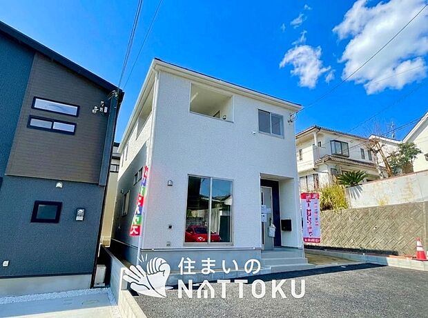 【現地写真（外観）】雨で汚れを落とし、耐久性・耐候性に優れた外壁を使用しています。