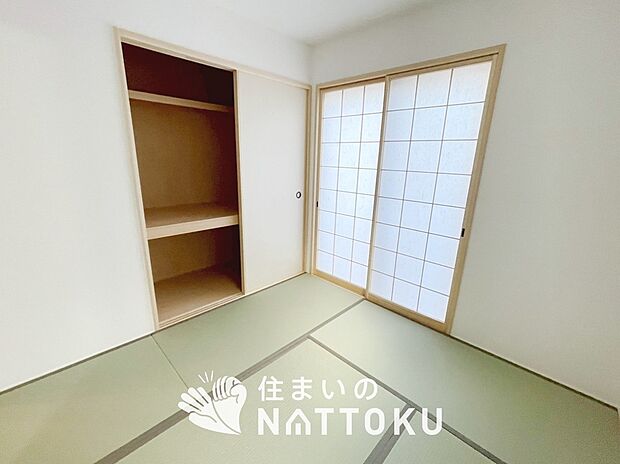 【現地写真（和室）】大壁仕様の新和室。くつろぎの空間です。