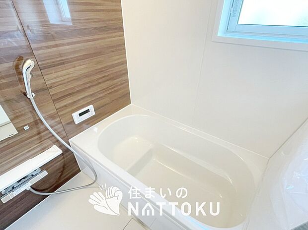 【現地写真（浴室）】浴室暖房乾燥機付き。１坪タイプで広々です。