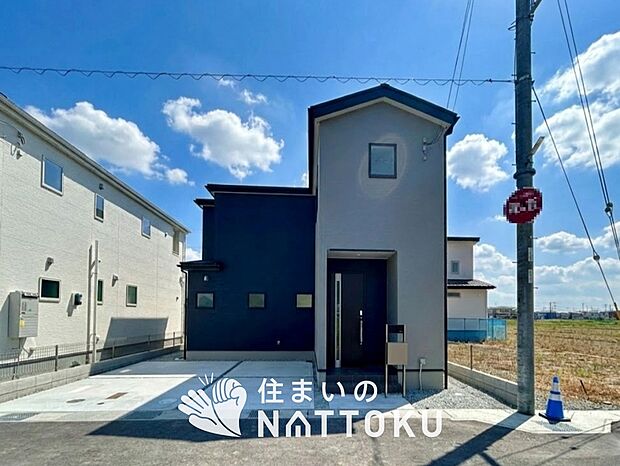 【現地写真（外観）【１号地】】雨で汚れを落とし、耐久性・耐候性に優れた外壁を使用しています。