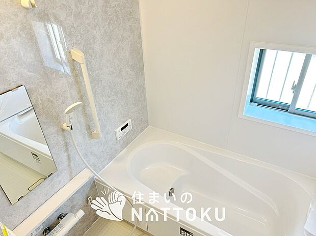 【現地写真(浴室)】浴室暖房乾燥機付き。1坪タイプで広々です。