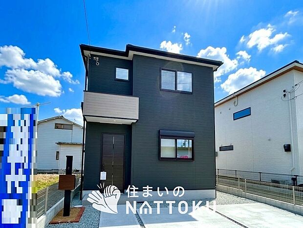 【現地写真(外観)】軽くて火災に強い屋根材を採用し、地震時の建物への負担や揺れを軽減しています。