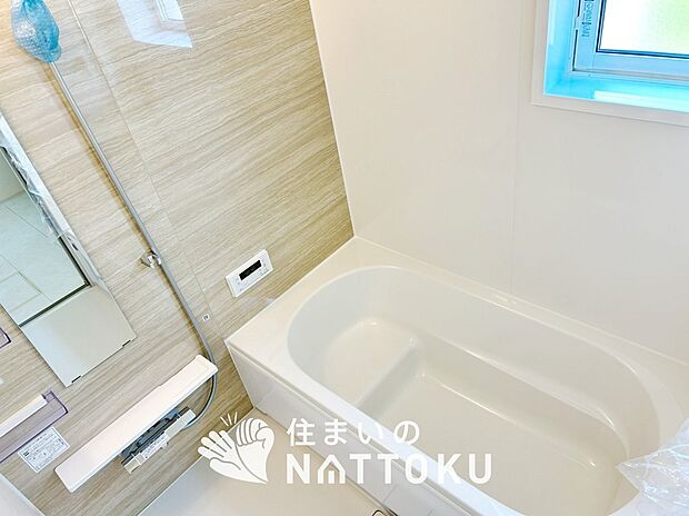 【現地写真(浴室)】浴室暖房乾燥機付き。1坪タイプで広々です。
