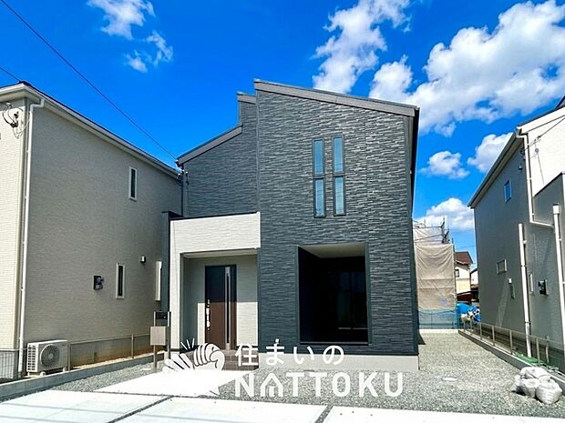 【現地写真（外観）【１号地】】雨で汚れを落とし、耐久性・耐候性に優れた外壁を使用しています。