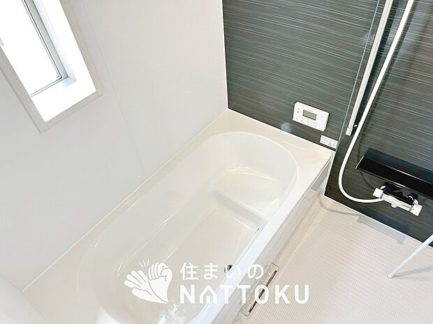 【現地写真（浴室）】浴室暖房乾燥機付き。１坪タイプで広々です。