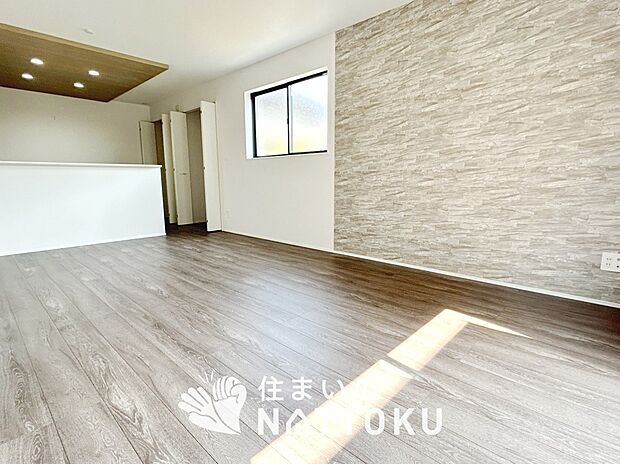 【現地写真（リビング）】健康被害に配慮したもっとも安全性の高い建材を採用し、シックハウス対策をしております。