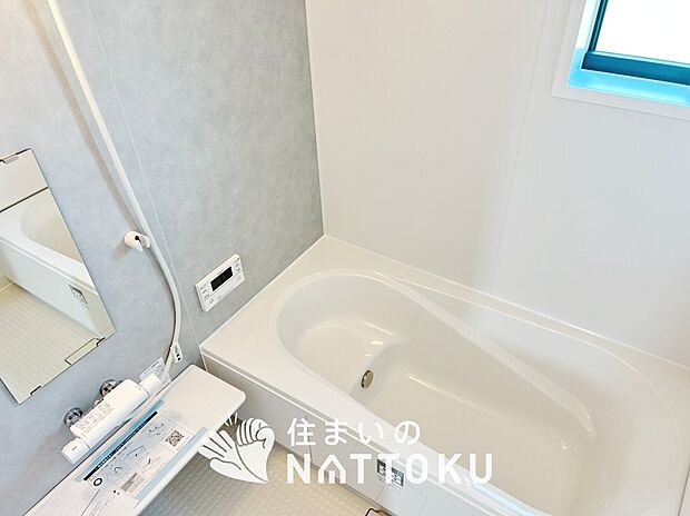 【現地写真（浴室）】浴室暖房乾燥機付き。１坪タイプで広々です。