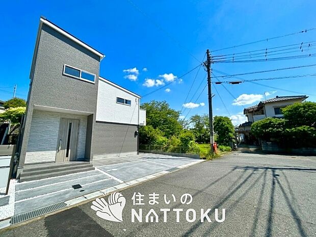 【現地写真(前道含む外観)】お引渡し後も無償の定期点検を行っており、暮らしの安心をお届けしています。