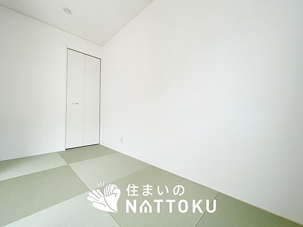 【現地写真(和室)】大壁仕様の新和室。くつろぎの空間です。