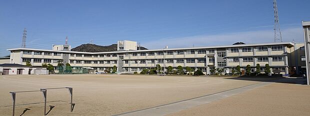 姫路市立糸引小学校(約610m)
