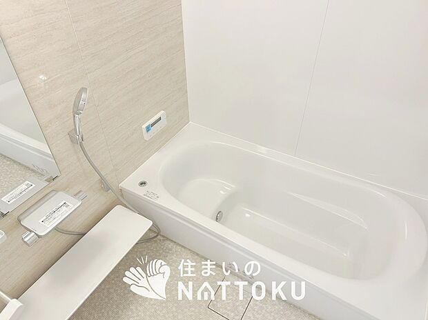 【現地写真（浴室）】浴室暖房乾燥機付き。１坪タイプで広々です。