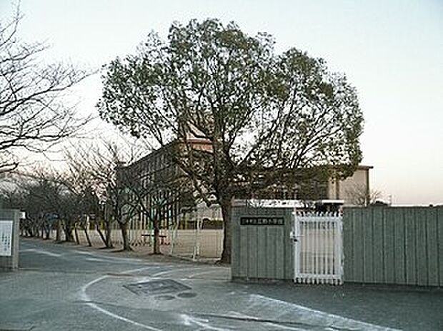 三木市立広野小学校(約980m)