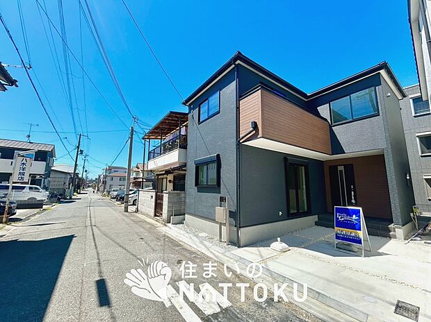 【現地写真(前道含む外観)】健康被害に配慮したもっとも安全性の高い建材を採用し、シックハウス対策をしております。