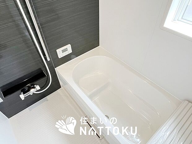 【現地写真（浴室）】浴室暖房乾燥機付き。１坪タイプで広々です。