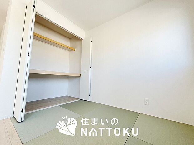 【現地写真(和室)】大壁仕様の新和室。くつろぎの空間です。