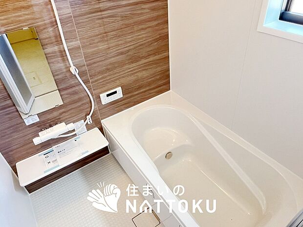 【現地写真(浴室)】浴室暖房乾燥機付き。1坪タイプで広々です。