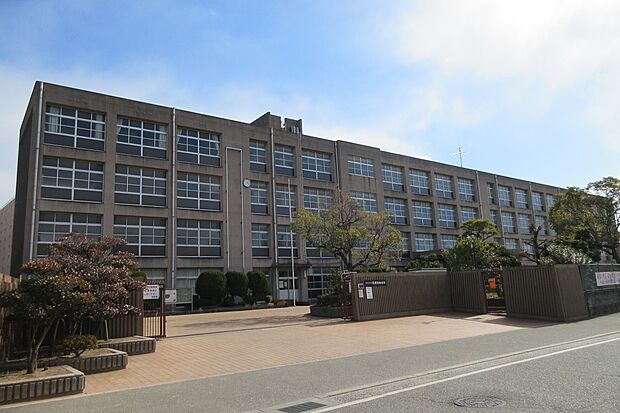 加古川市立平岡南中学校(約800m)