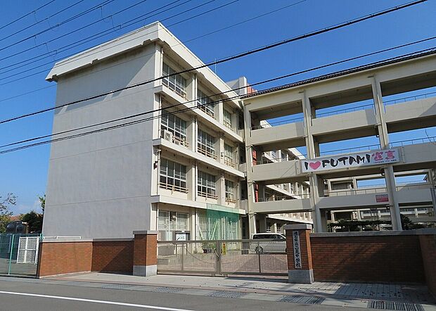 明石市立二見中学校(約560m)