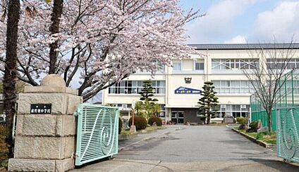 たつの市立龍野東中学校 1500ｍ(徒歩19分)