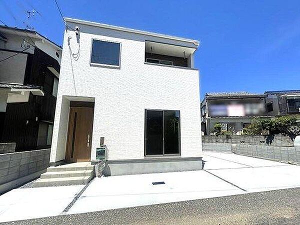 間取りは4LDK。楽しい家族団らんもできる広々15帖のLDKがある住まいです♪撮影月：2026年5月