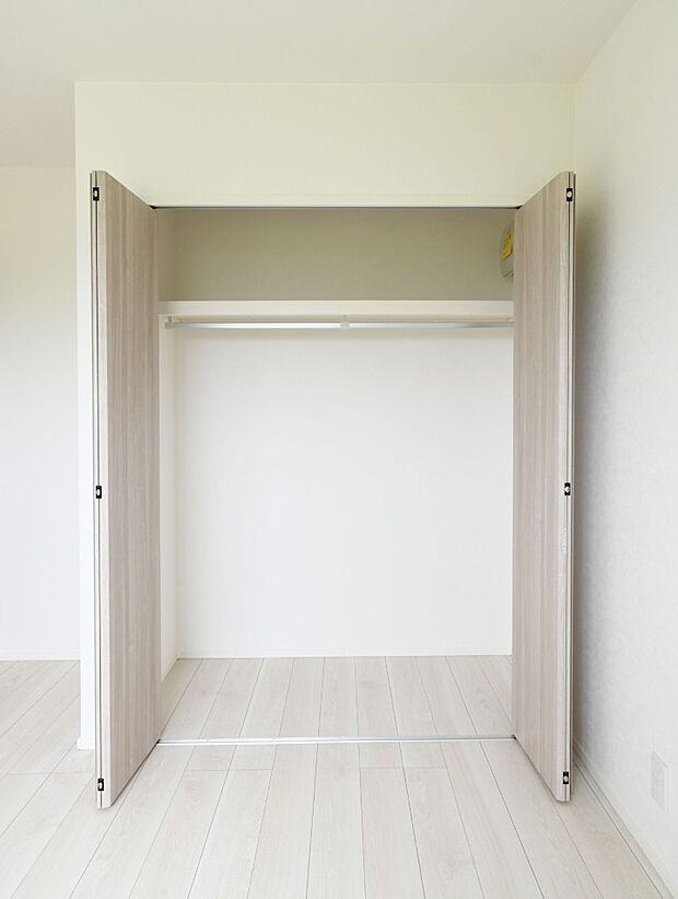 【収納】全居室収納付き!たっぷり収納できます♪大切なお洋服もスッキリ収納できます。※施工事例