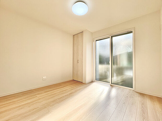 【周辺施設もまとめてご案内可能！】
現地はもちろん、スーパー・コンビニ・ドラッグストア・小学校・中学校など、生活施設の位置確認も一緒にご案内いたします。まずはお気軽にお問い合わせください♪