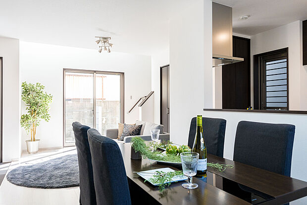 【ライフスタイルに合わせた自由設計!】
当社では、お客様のライフスタイルに合った自由設計にも対応可能です。間取りから内装デザインまで、ご希望に沿った「理想の住まい」づくりをお手伝いします!