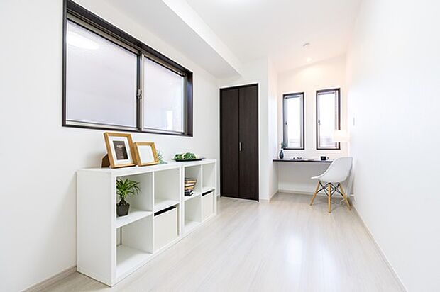 【周辺施設もまとめてご案内可能!】
現地はもちろん、スーパー・コンビニ・ドラッグストア・小学校・中学校など、生活施設の位置確認も一緒にご案内いたします。まずはお気軽にお問い合わせください♪