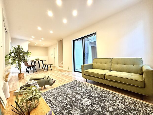 【2025年12月、堂々完成！】
「HOMESを見た」とお伝えいただければ、物件の詳細や非公開情報のご案内がスムーズです。現地見学はもちろん、周辺環境もご説明いたします！現地（2026年1月）撮影