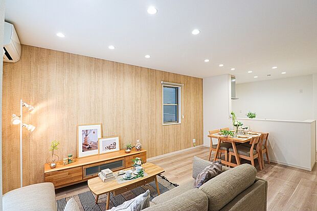 【ドリームタウン施工例(リビング/1号地)】
建築条件付土地なら、土地価格を抑えながら理想のマイホームをご計画いただけます。まずはお気軽にご相談・ご見学ください。