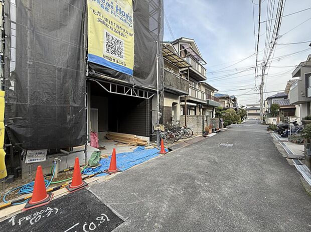 【現地写真】【お子さま連れも安心！】
当店にはキッズスペースも完備しておりますので、お子さま連れでも安心してご来店いただけます♪お車でお越しの方は店舗東側の駐車場をご利用ください！（2025年12月）撮影