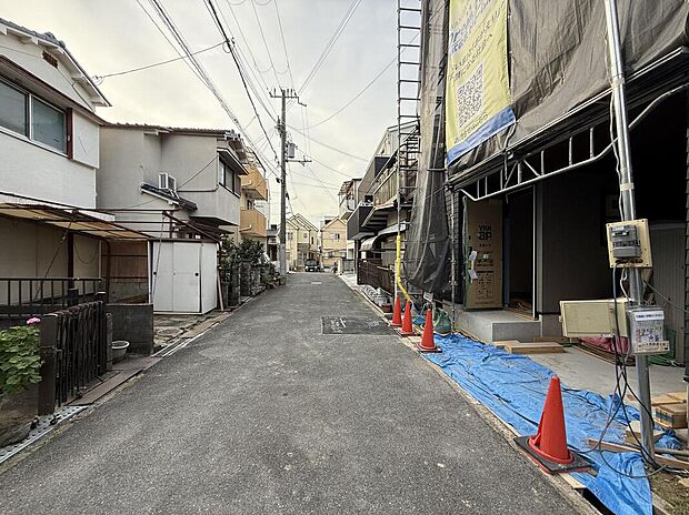【現地写真】【周辺施設もまとめてご案内可能】
現地はもちろん、スーパー・コンビニ・ドラッグストア・小学校・中学校など、生活施設の位置確認も一緒にご案内いたします。（2025年12月）撮影